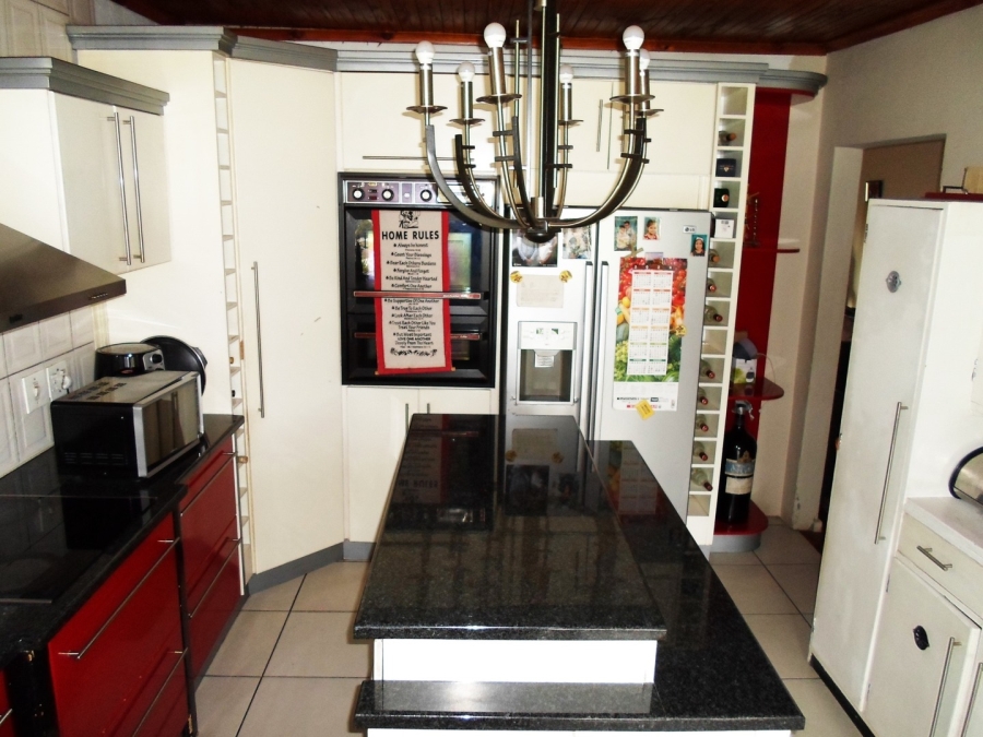 5 Bedroom Property for Sale in Charleston Hill Western Cape